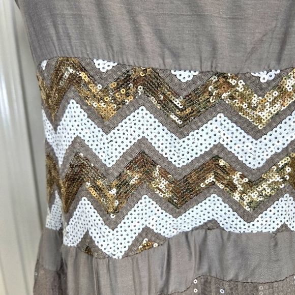 ⭐️Angela Mara Chic Taupe and Gold Sequin Top Size Med - Picture 4 of 5